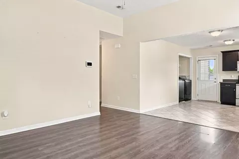 Living - 915 17th Ave E, Springfield, TN 37172 photo 1 of 2