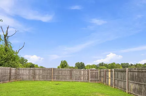 Exterior - 915 17th Ave E, Springfield, TN 37172 photo 8 of 8