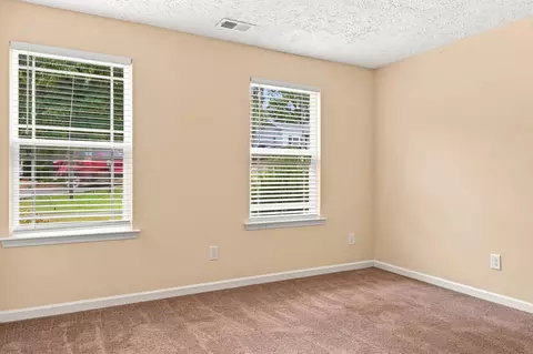 Bedroom - 915 17th Ave E, Springfield, TN 37172 photo 5 of 6