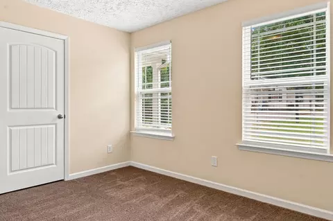 Bedroom - 915 17th Ave E, Springfield, TN 37172 photo 4 of 6