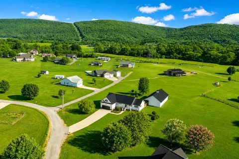 90 Riverside Dr, Dunlap, TN 37327