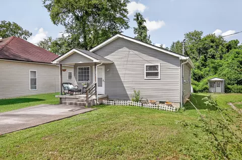 Exterior - 425 E Castle St, Murfreesboro, TN 37130 photo 3 of 7