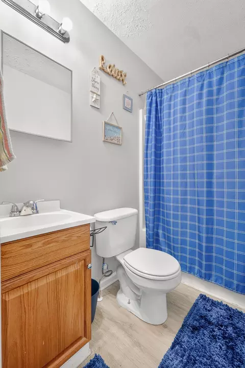 Bath - 425 E Castle St, Murfreesboro, TN 37130 photo 2 of 2