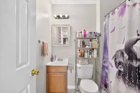 Bath - 425 E Castle St, Murfreesboro, TN 37130 photo 1 of 2