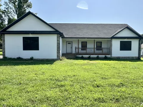 50 Sonoma Dr, Fayetteville, TN 37334