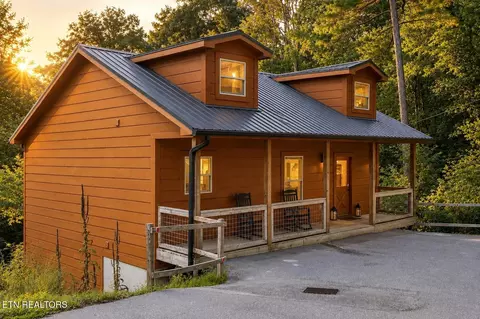 1613 Bluff Ridge Rd, Sevierville, TN 37876