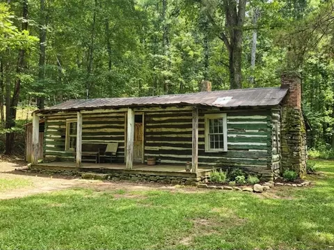 808 Enochs Rd, Mcewen, TN 37101