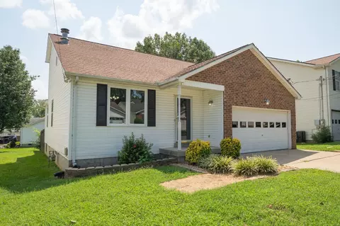 104 Edgehill Ln, Hendersonville, TN 37075
