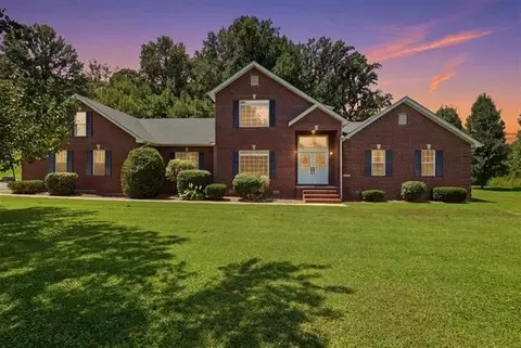105 Oakwind Rd, Glasgow, KY 42141