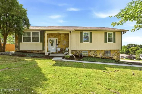 11336 Twin View Dr, Knoxville, TN 37932