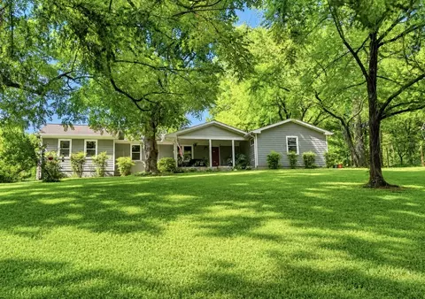 2390 Harlan Rd, Columbia, TN 38401