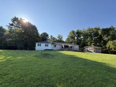 3662 Lake Rd, Woodlawn, TN 37191