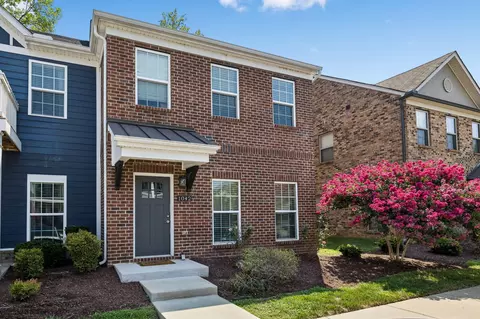 1042 Emery Bay Cir, Hendersonville, TN 37075
