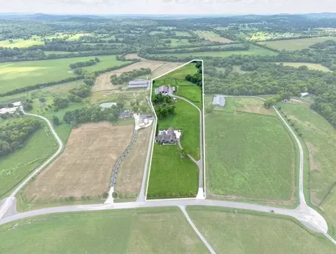 121 Wartrace Creek Rd, Wartrace, TN 37183