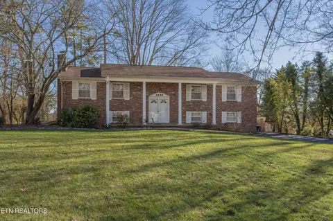 9528 Gulf Park Dr, Knoxville, TN 37923