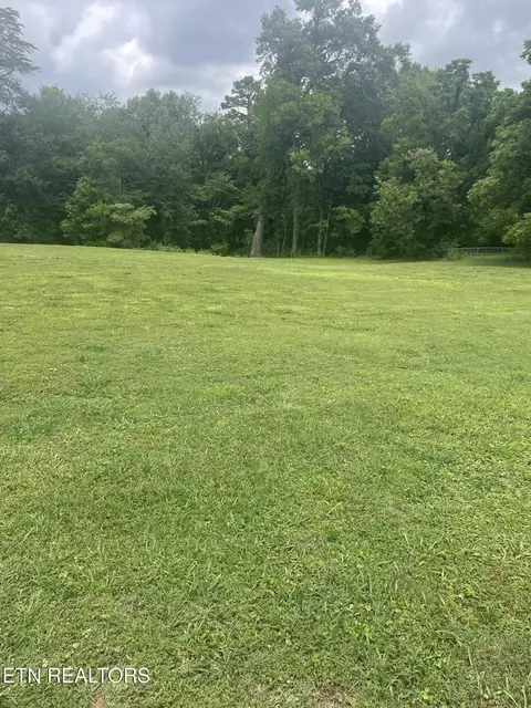 325 Waters Rd, Maryville, TN 37803