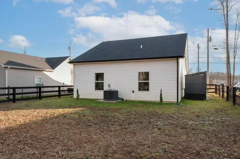 Exterior - 146 Eno Rd, Dickson, TN 37055 photo 6 of 8