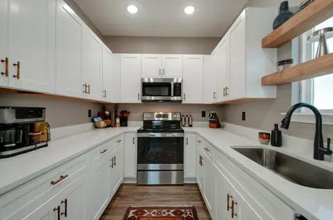 Kitchen - 146 Eno Rd, Dickson, TN 37055 photo 3 of 3