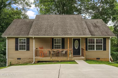 608 W 3rd Ave, Lenoir City, TN 37771
