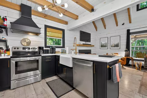 Kitchen - 2403 Sarvisberry Dr, Monteagle, TN 37356 photo 2 of 4
