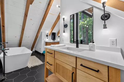 Bath - 2403 Sarvisberry Dr, Monteagle, TN 37356 photo 6 of 6