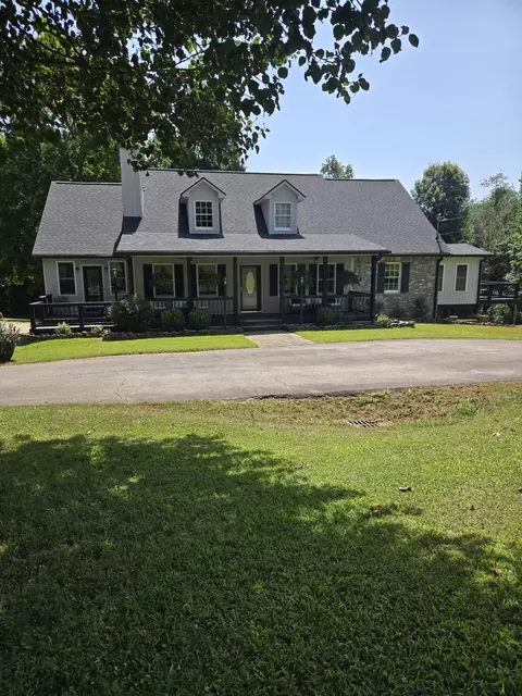 1032 Trainer Ave, Burns, TN 37029