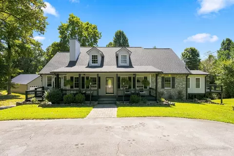 1032 Trainer Ave, Burns, TN 37029