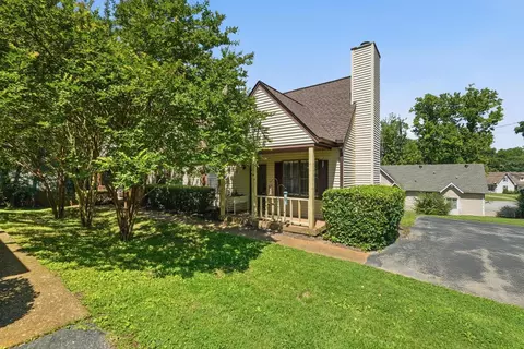 3201 E Lake Dr, Nashville, TN 37214