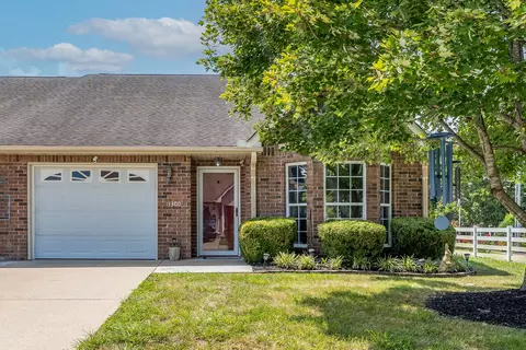 1300 Crofton Park Ct, Columbia, TN 38401