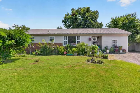 903 Hickory St W, Tullahoma, TN 37388
