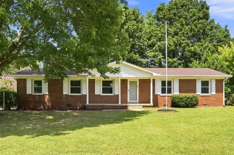214 Stonewall Rd, Columbia, TN 38401