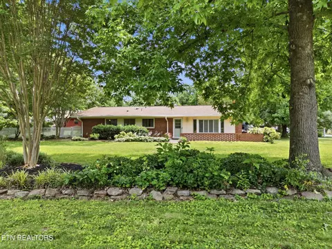501 Rockingham Dr, Knoxville, TN 37909