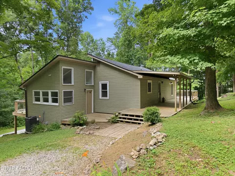 220 Easterly Cir, Rocky Top, TN 37769
