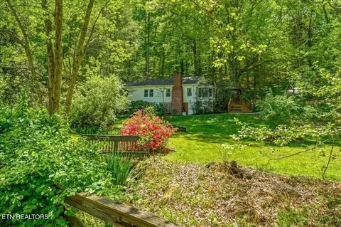 8773 White Wing Rd, Lenoir City, TN 37771