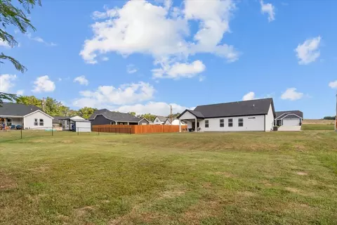 Exterior - 3008 Longview Ct, Dickson, TN 37055 photo 8 of 11
