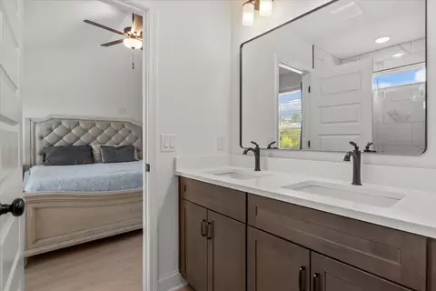 Bath - 3008 Longview Ct, Dickson, TN 37055 photo 1 of 3