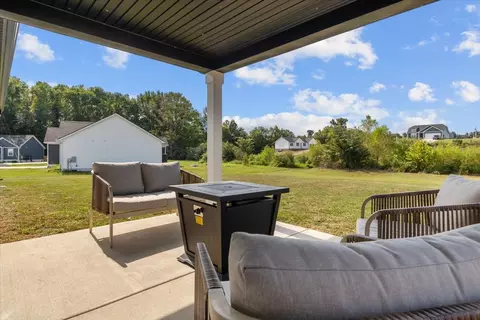 Exterior - 3008 Longview Ct, Dickson, TN 37055 photo 6 of 11