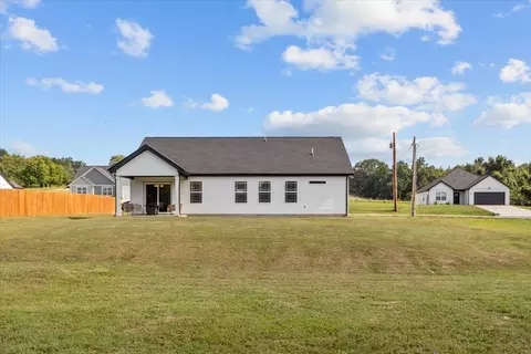 Exterior - 3008 Longview Ct, Dickson, TN 37055 photo 9 of 11