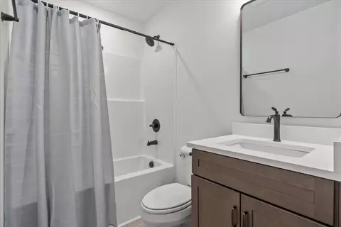 Bath - 3008 Longview Ct, Dickson, TN 37055 photo 3 of 3