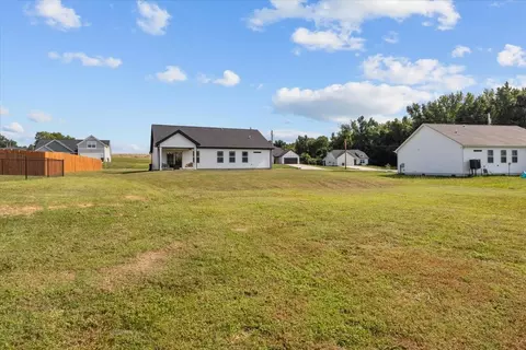 Exterior - 3008 Longview Ct, Dickson, TN 37055 photo 10 of 11