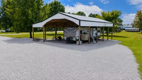 1020 Wc Pickett, Clifton, TN 38425