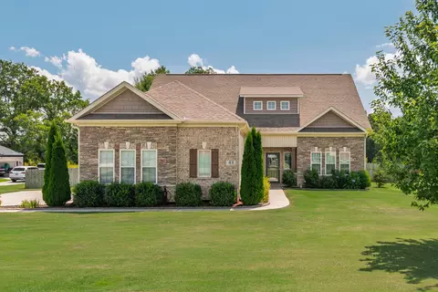 48 Hancock Branch Dr, Fayetteville, TN 37334