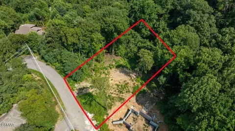 1315 Garrett Dr, Gatlinburg, TN 37738