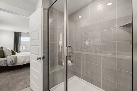 Bath - 1223 Carson Dr, Murfreesboro, TN 37130 photo 5 of 8
