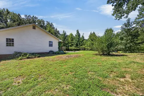 Exterior - 7220 Friendly Rd, Baxter, TN 38544 photo 4 of 7