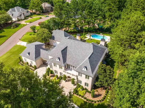 2720 Calkins Rd, Germantown, TN 38139