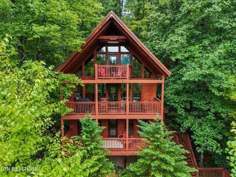 1322 Ridgefield Dr, Sevierville, TN 37876