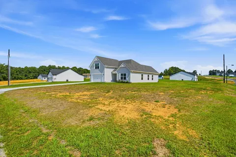Exterior - 400 Marcella Ct, Dickson, TN 37055 photo 4 of 17