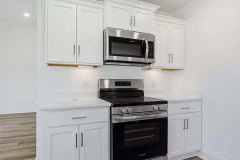 Kitchen - 400 Marcella Ct, Dickson, TN 37055 photo 2 of 3