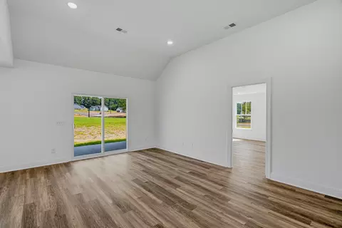 Living - 400 Marcella Ct, Dickson, TN 37055 photo 2 of 3
